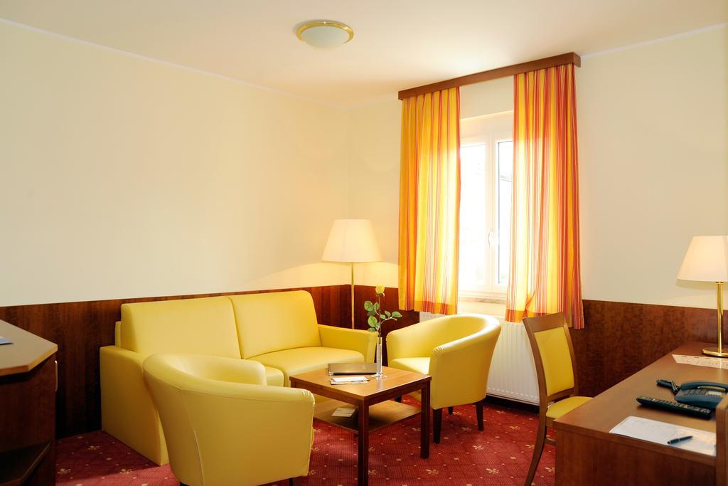Der Kaiserhof Ried Ried im Innkreis Habitación foto